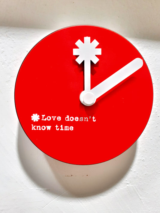 Orologio "Love doesn't know time" by Creativando