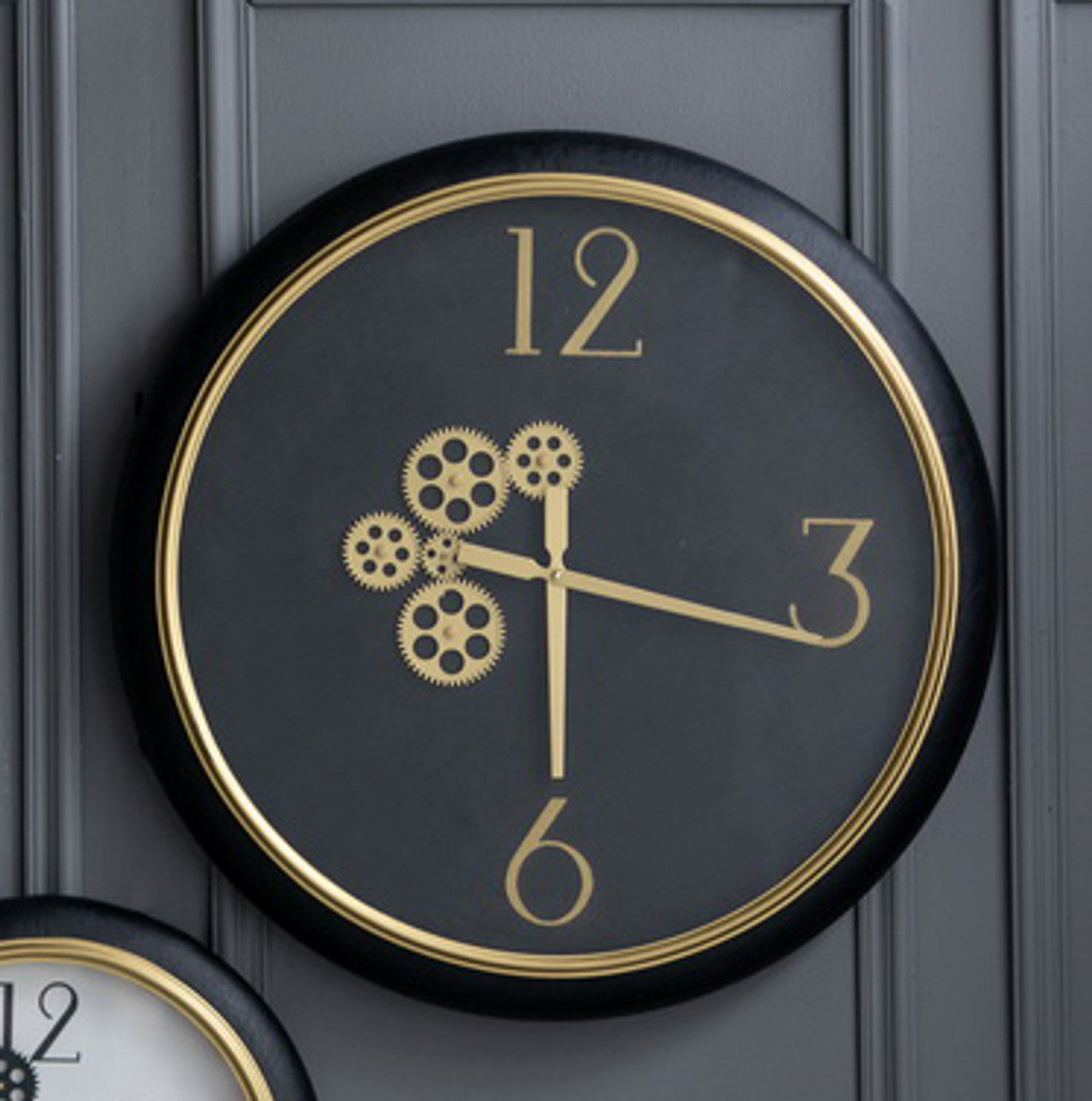 Orologio da parete con ingranaggi